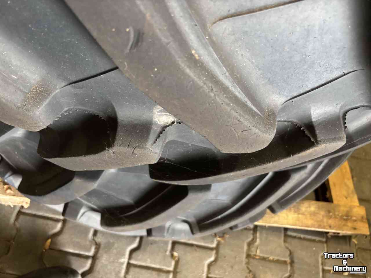 Roues, Pneus, Jantes, Barillets Jumelage Trelleborg 480/70R28 op Fendt voorvelgen 15x28 10-gaats