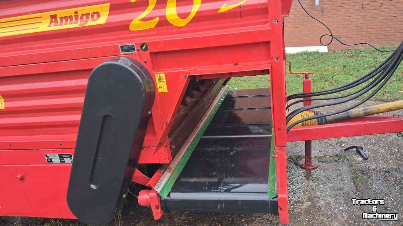 Distributeur de fourrage en bloc  Amigo 20S