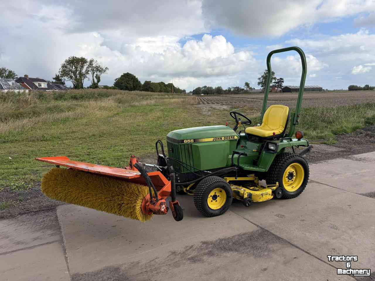 Tracteur pour horticulture John Deere 655 Diesel 4wd met maaidek fronthef en veegmachine