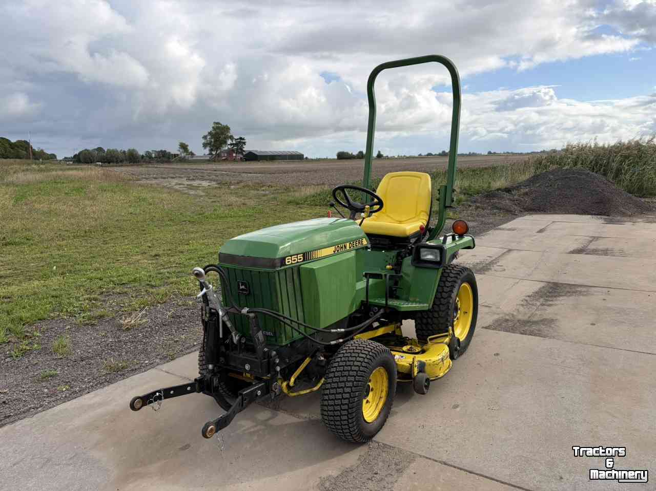 Tracteur pour horticulture John Deere 655 Diesel 4wd met maaidek fronthef en veegmachine