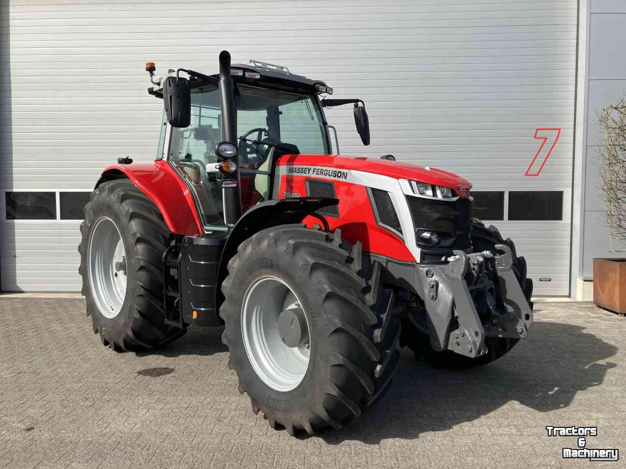 Tracteur Massey Ferguson 7S.210 Dyna-VT