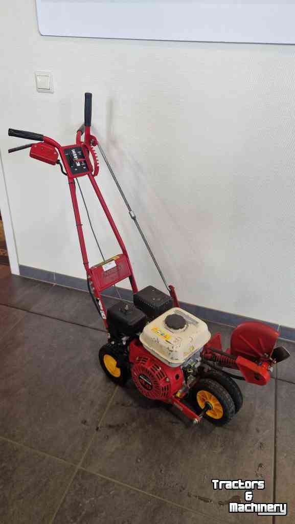 Coupeuse automotrice de gazon  4G7P