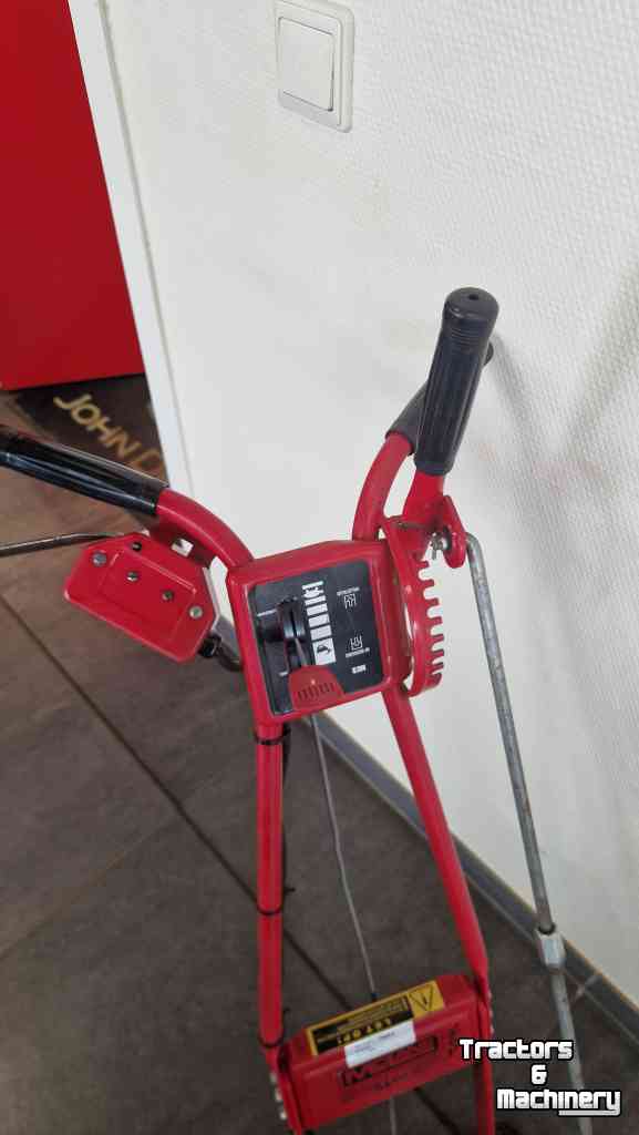 Coupeuse automotrice de gazon  4G7P