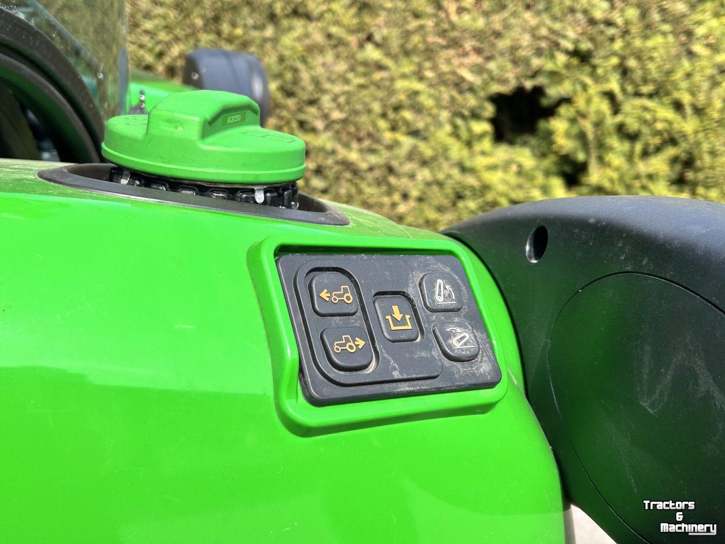 Tracteur pour vignes et vergers John Deere 4066R