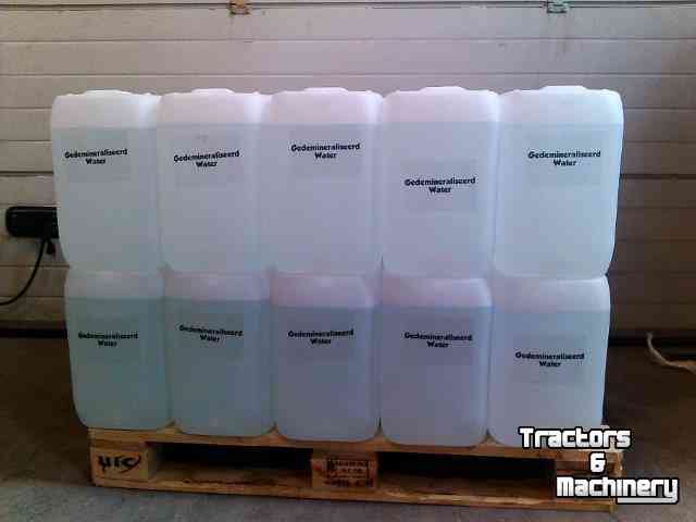 Autres matériel et accessoires de transport et industriels  gedemineraliseerd water, demi water, accu water 20 of 1000 liter vaten