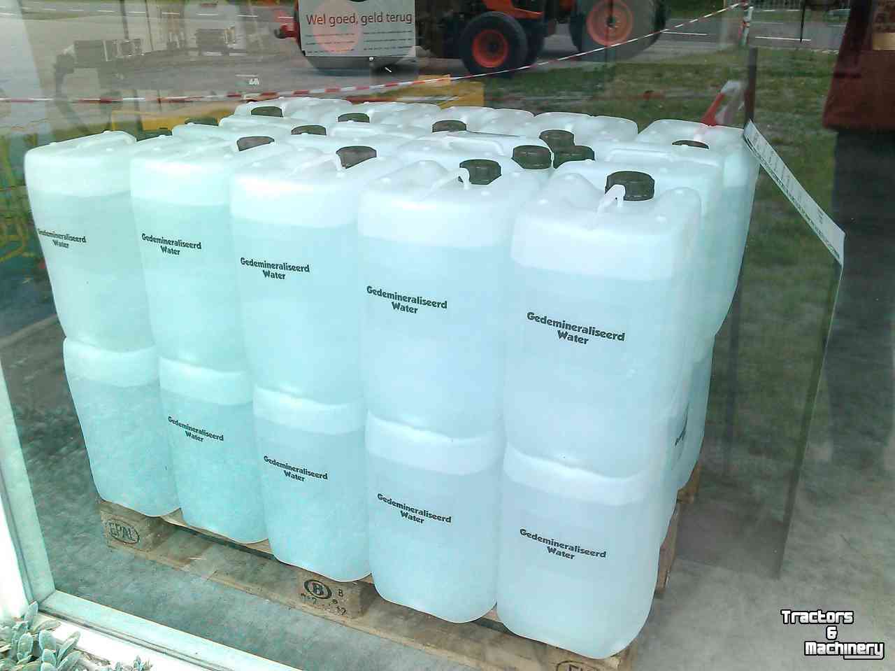 Autres matériel et accessoires de transport et industriels  gedemineraliseerd water, demi water, accu water 20 of 1000 liter vaten
