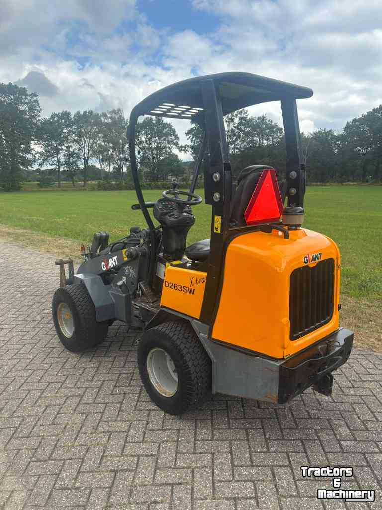 Chargeuse sur pneus Giant 263 SW x-tra