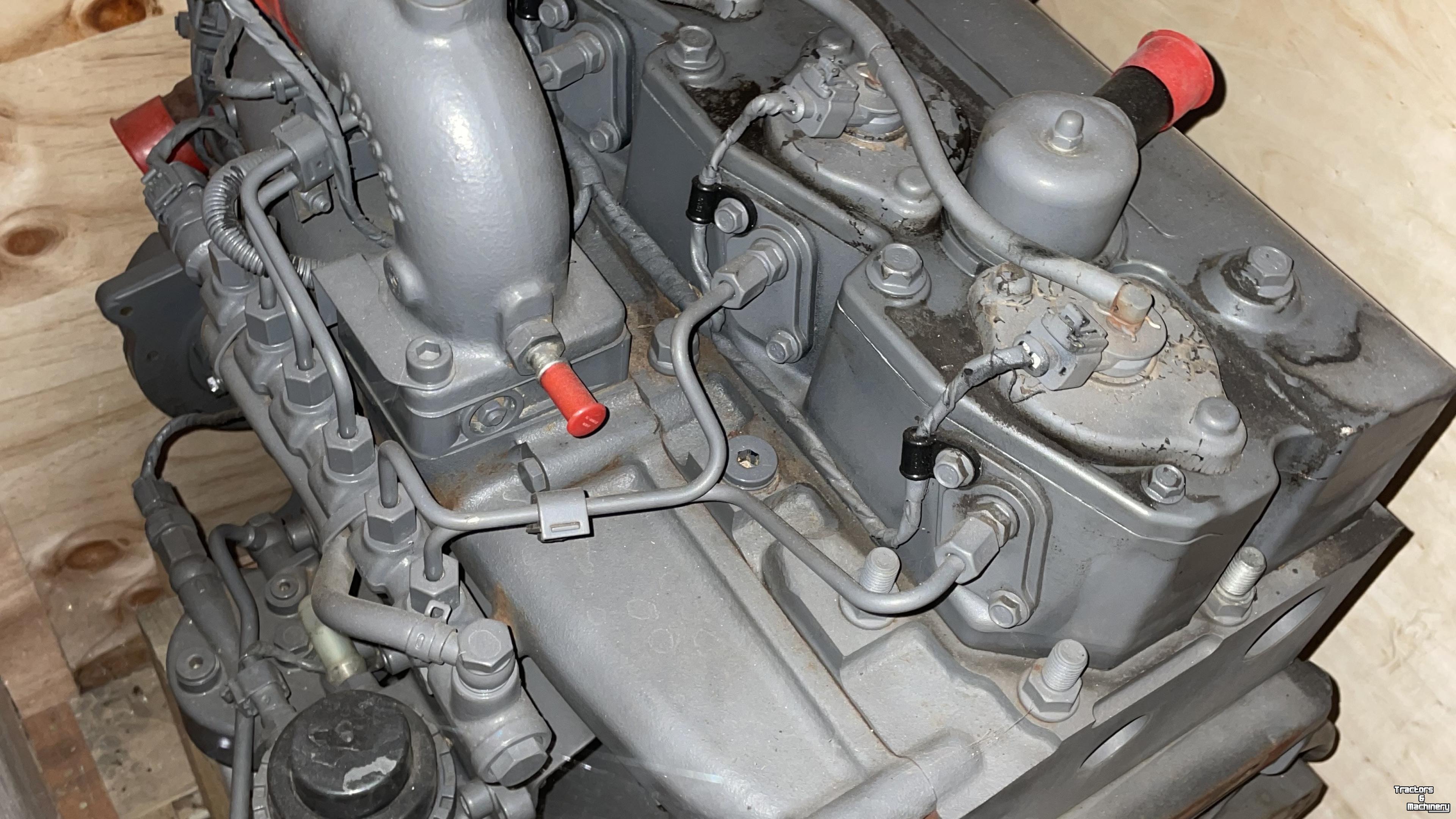 Pièces d‘occasion diverse Massey Ferguson 5613 MOTORBLOK