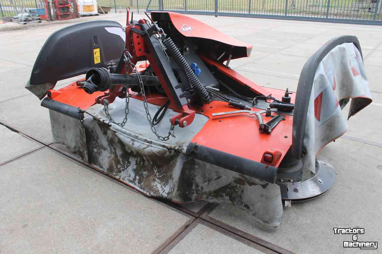 Faucheuse Kuhn PZ3021F OSC Pendelbok frontmaaier trommelmaaier cyclomaaier