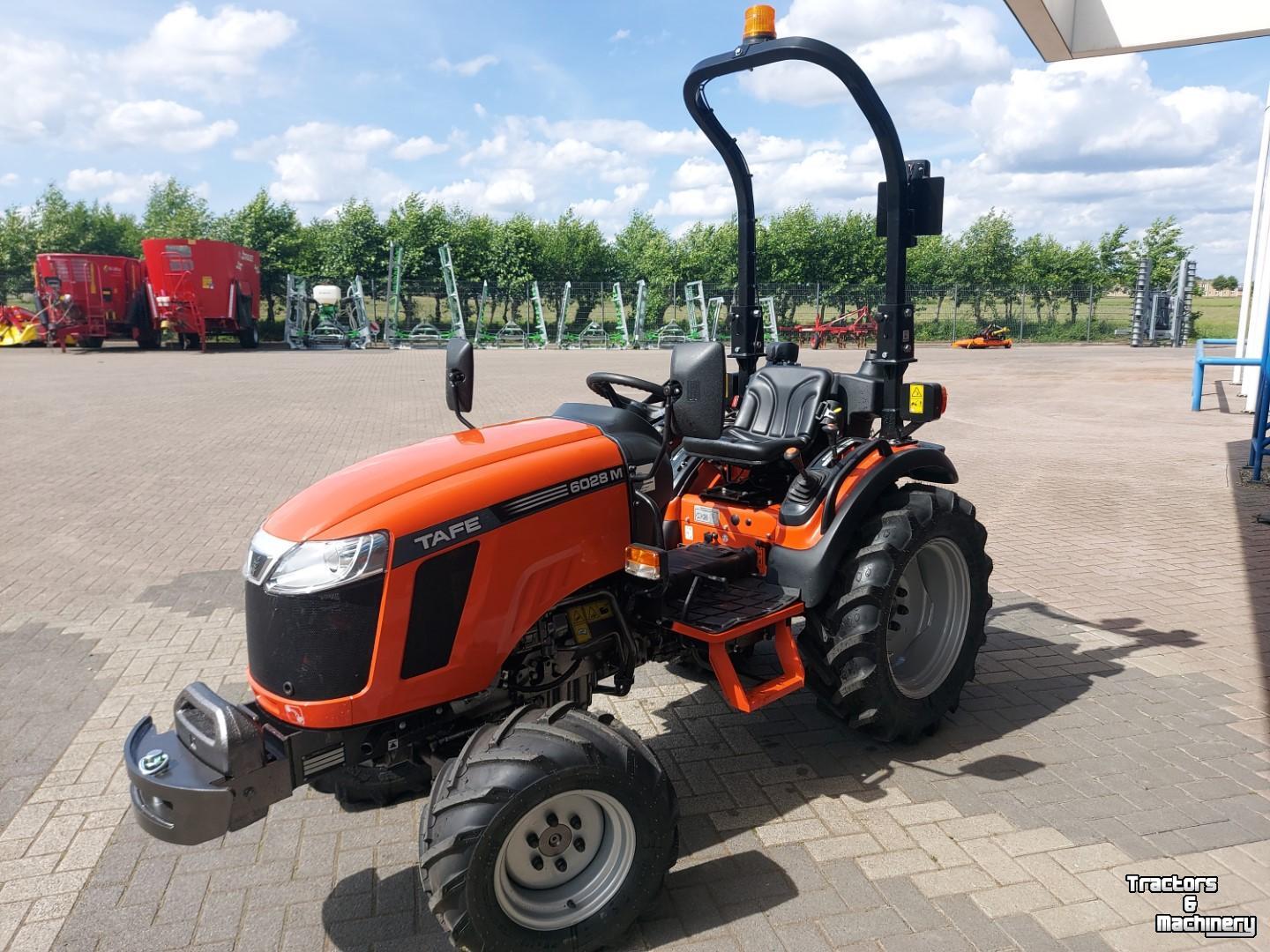 Tracteur pour vignes et vergers TAFE 6028