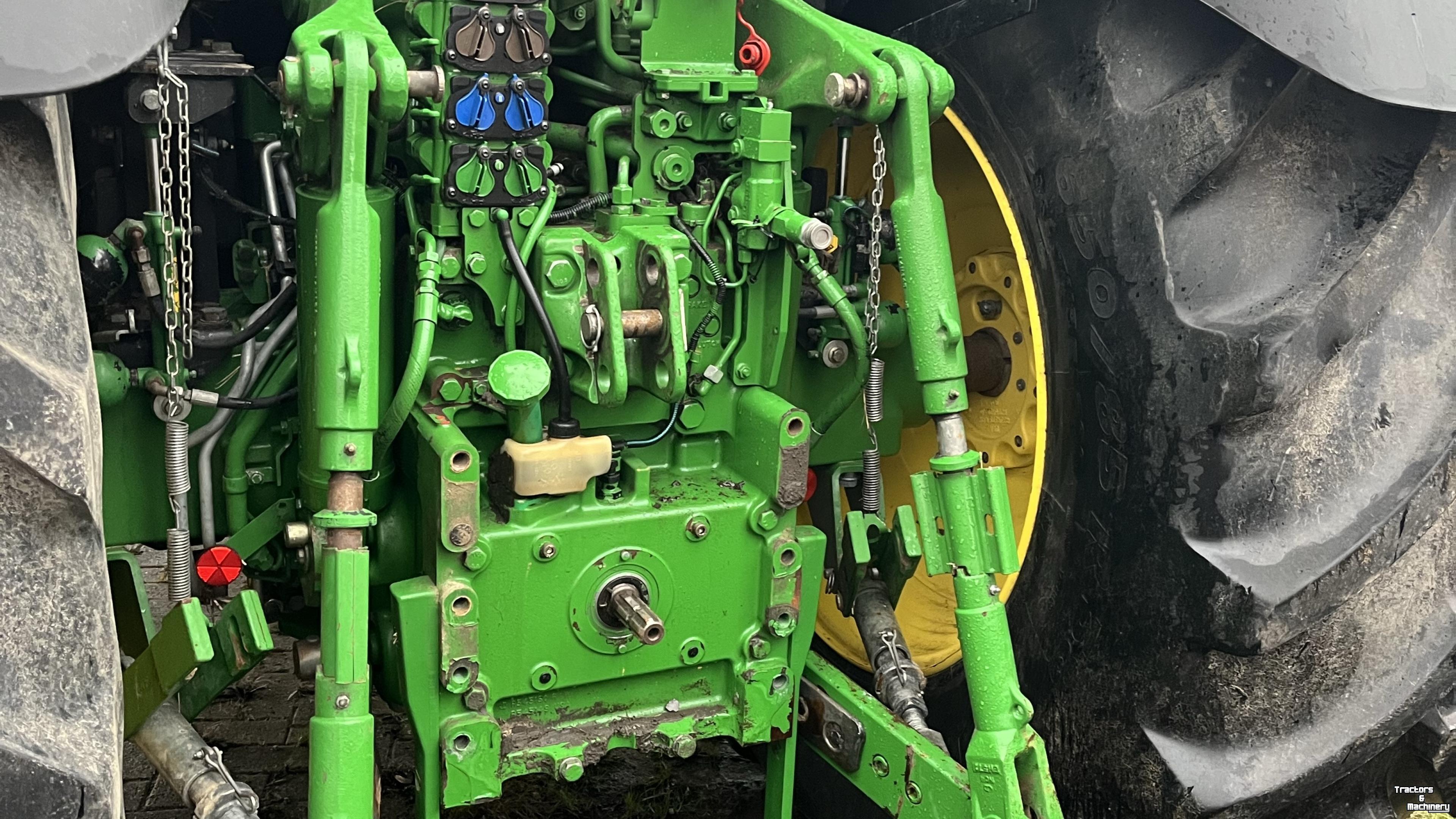 Tracteur John Deere 6215R
