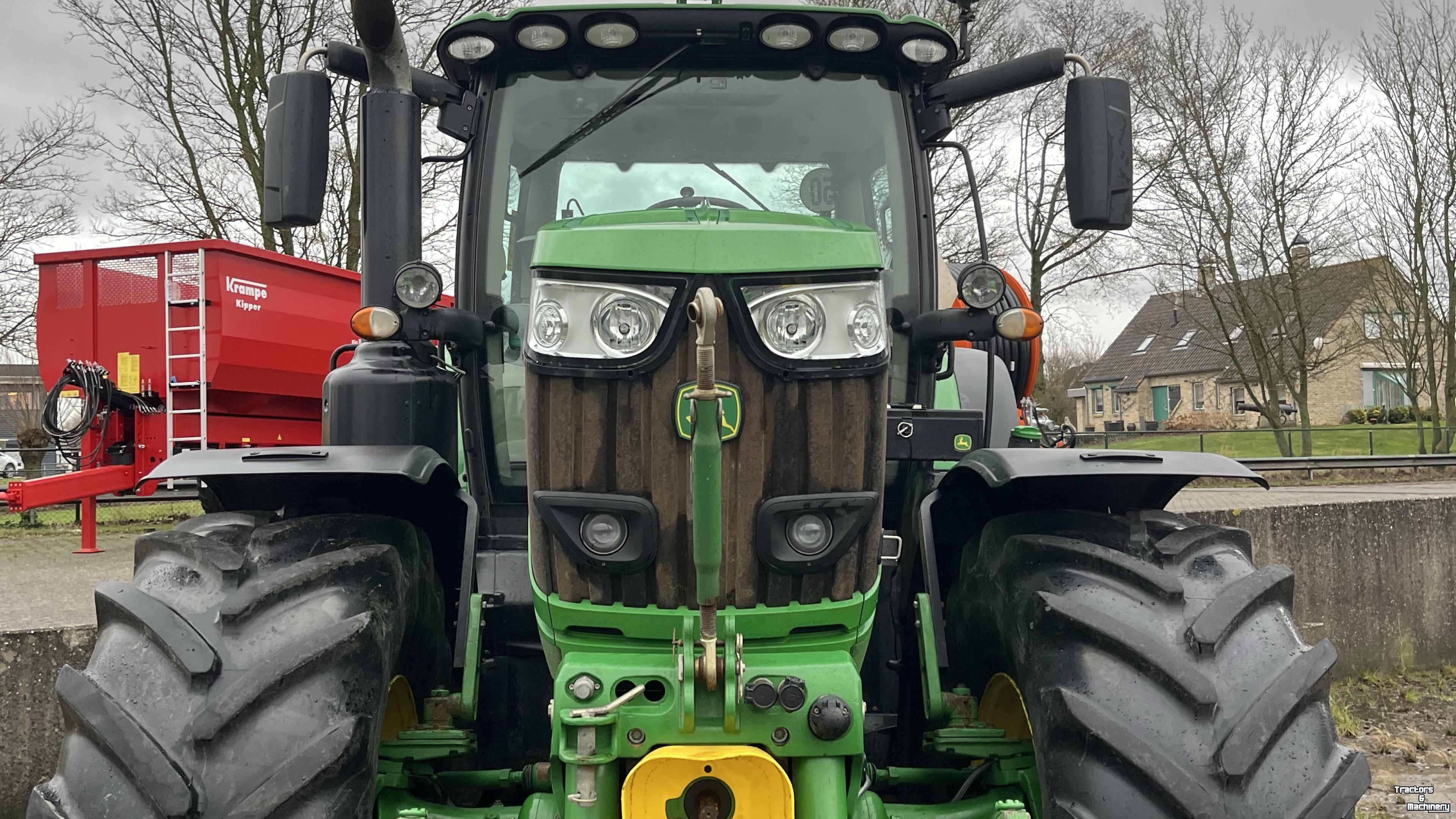 Tracteur John Deere 6215R