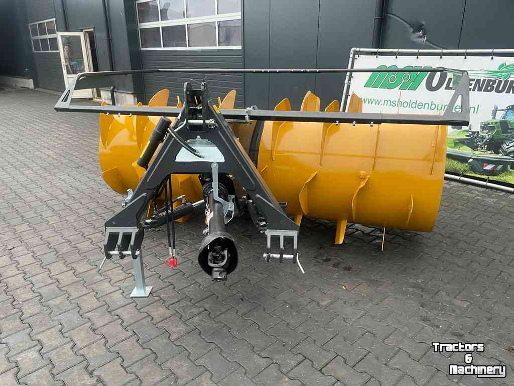 Eparpilleur de fourrage Mammut Silofox SF 280 Gigant