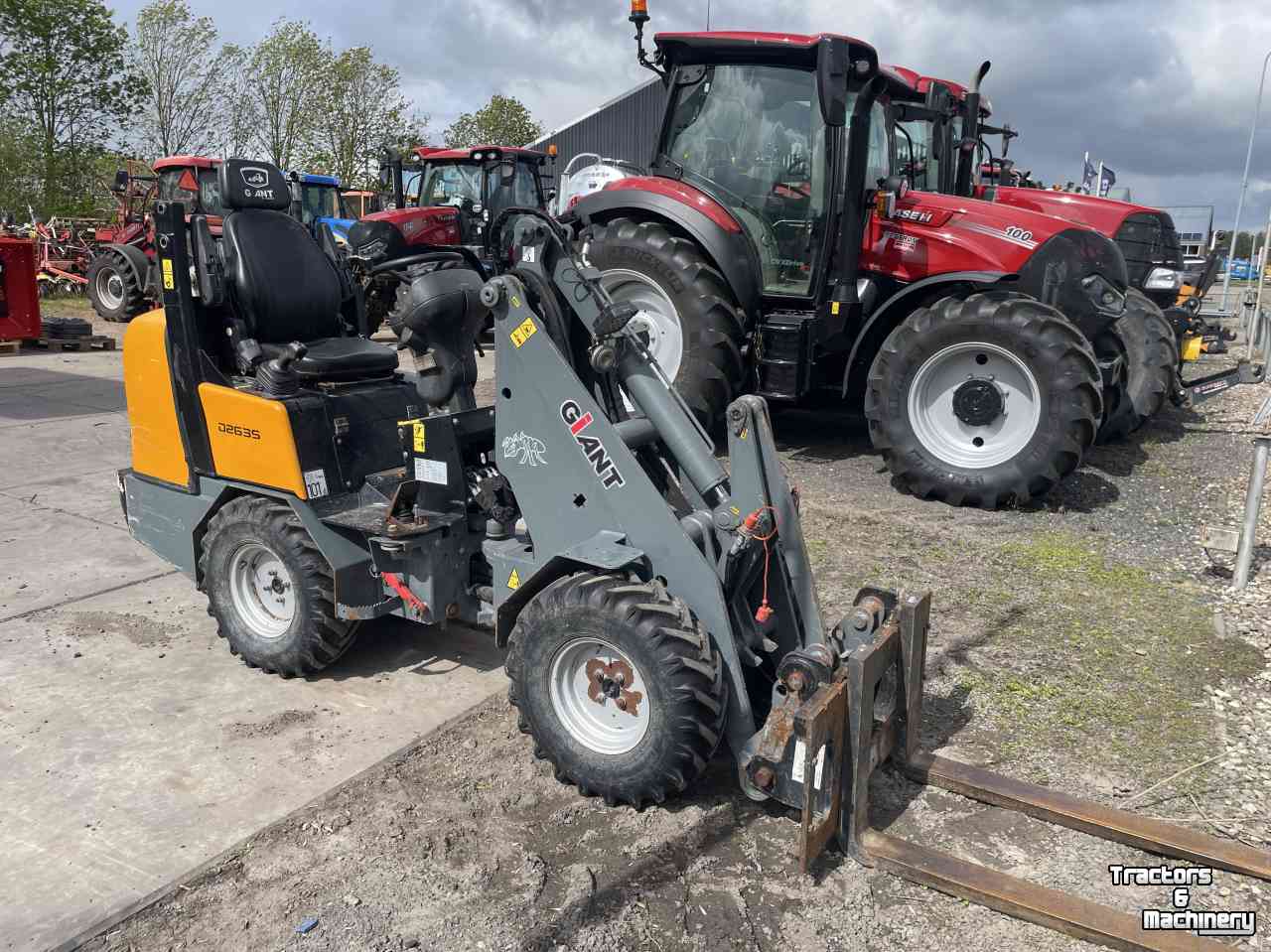 Chargeuse sur pneus Giant D 2635