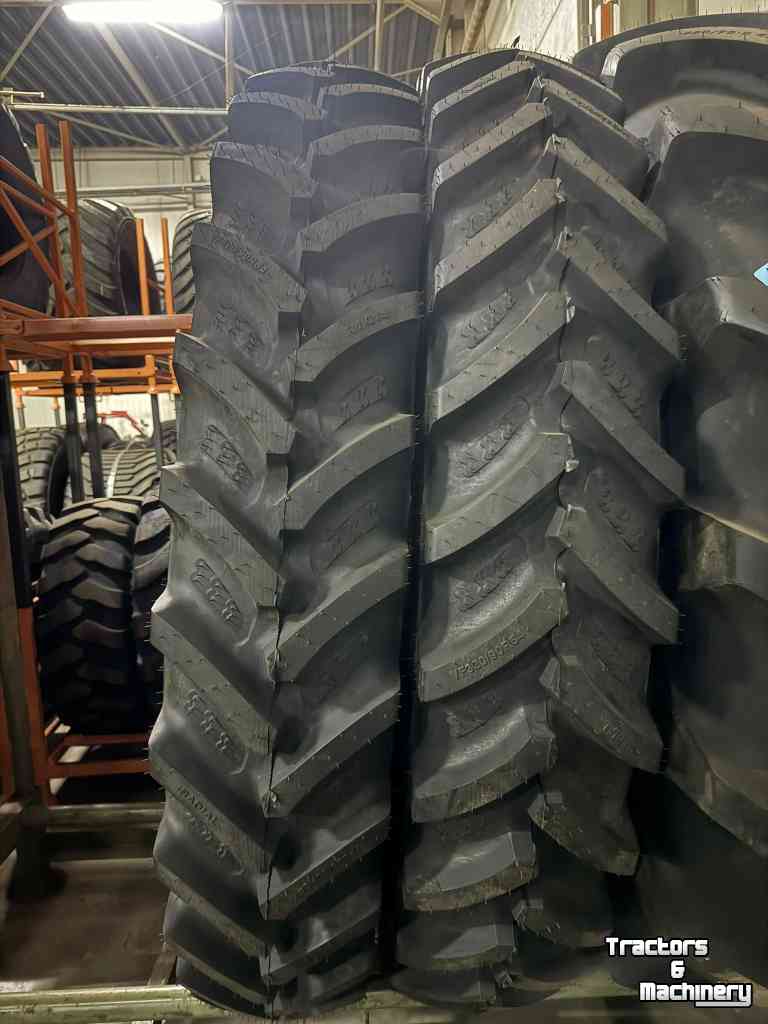 Roues, Pneus, Jantes, Barillets Jumelage  320/90R54 & 320/85R38