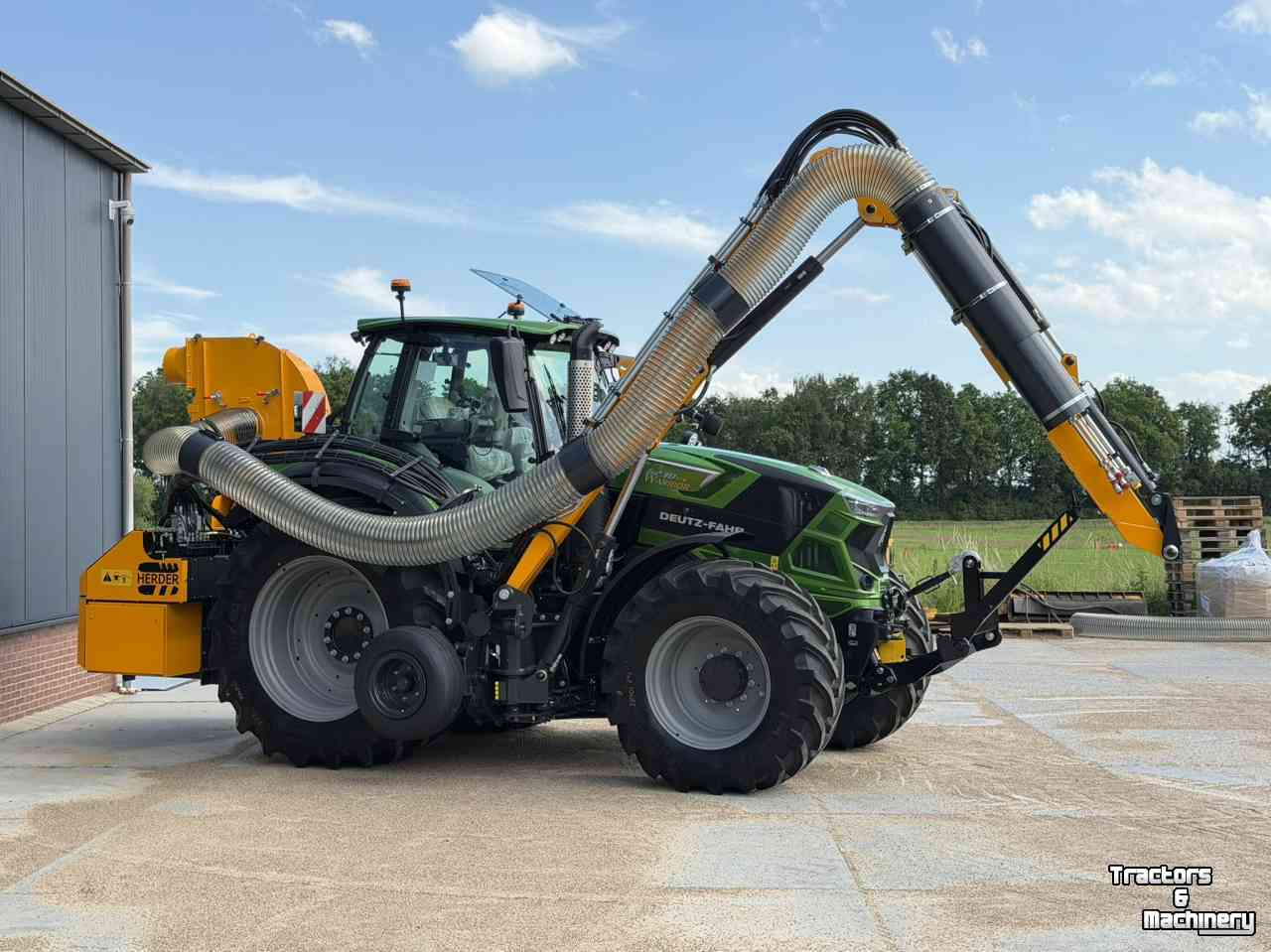 Tracteur Deutz-Fahr Agrotron 6230 TTV met Herder Grenadier MBKA 512 LSH