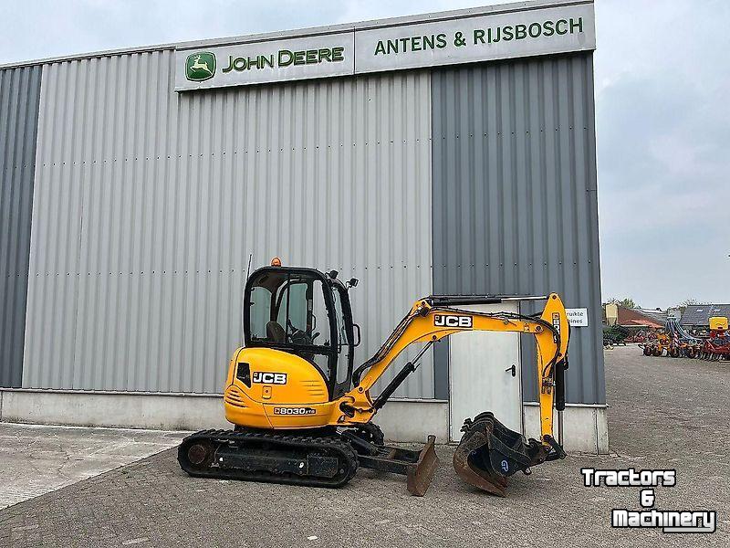 Pelles sur pneus JCB 8030 ZTS