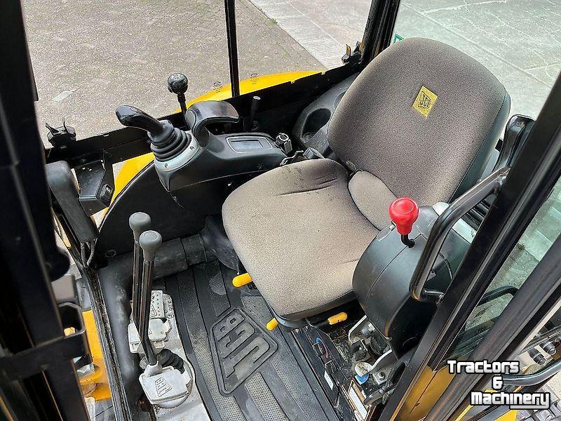 Pelles sur pneus JCB 8030 ZTS