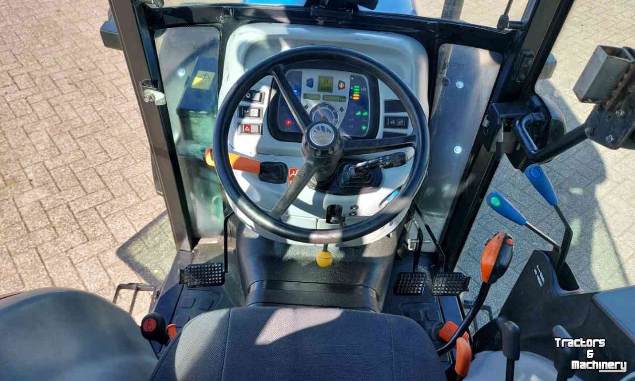 Tracteur pour vignes et vergers New Holland T4.95N 4WD CAB