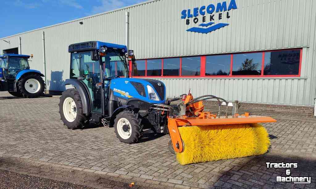 Tracteur pour vignes et vergers New Holland T4.80N Smalspoor Tractor met Rolbezem