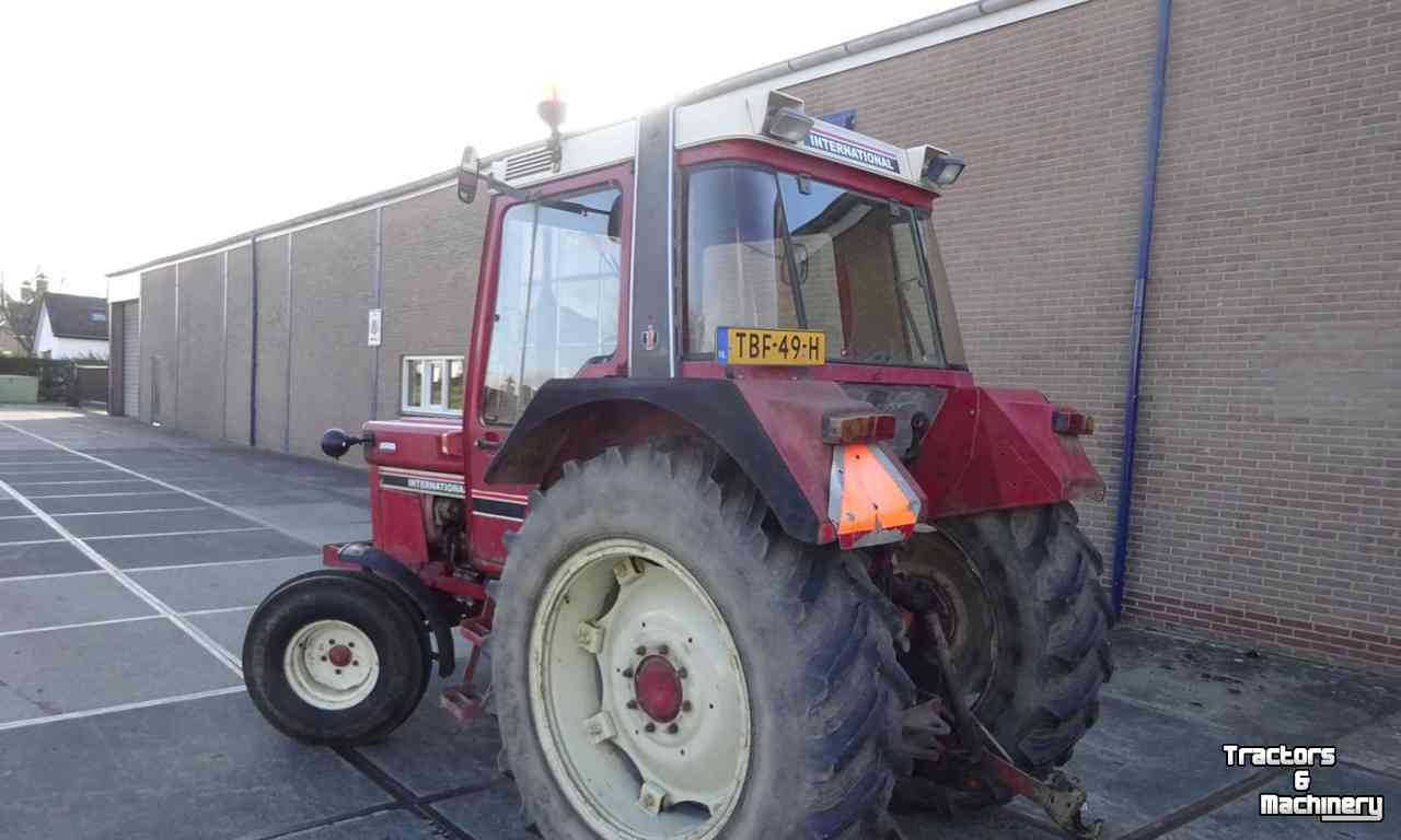 Tracteurs International 845 XL