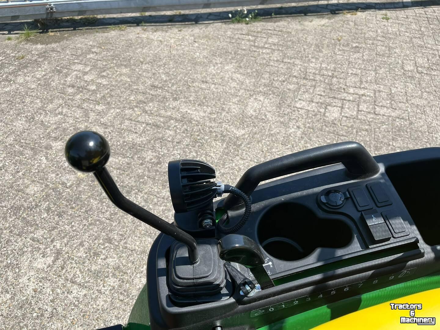 Tracteur pour vignes et vergers John Deere 1026R