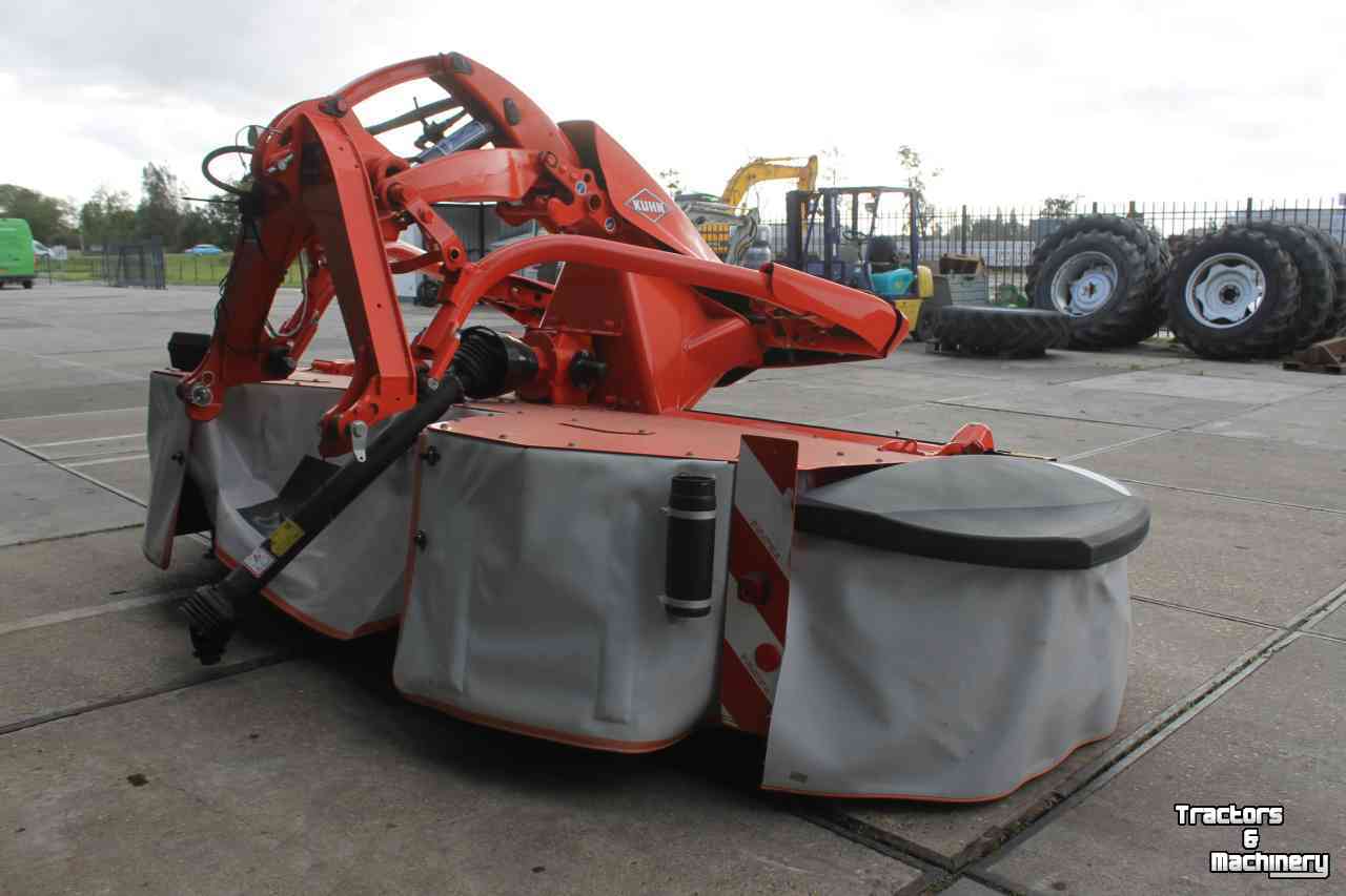 Faucheuse Kuhn GMD3125F-FF front schijvenmaaier frontmaaier snelwissel op de messen