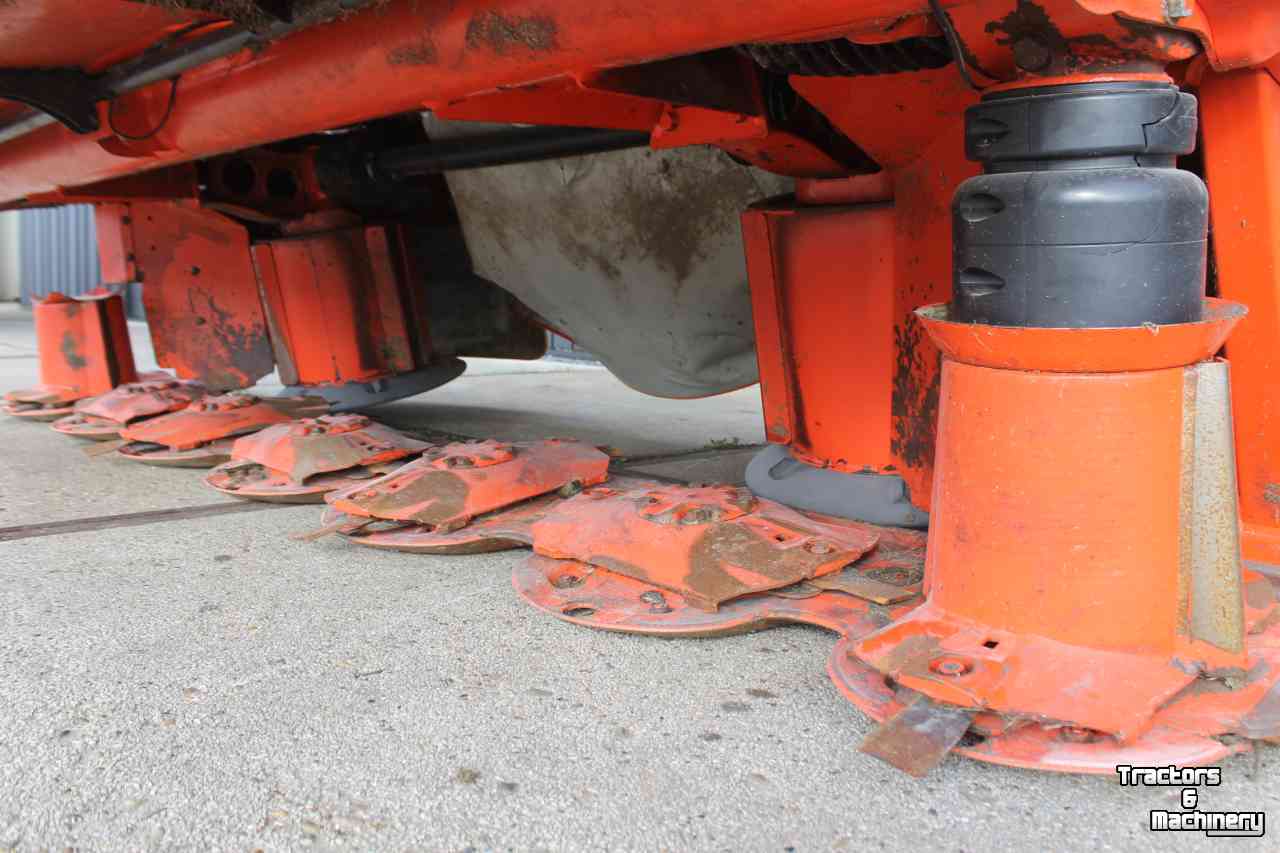 Faucheuse Kuhn GMD3125F-FF front schijvenmaaier frontmaaier snelwissel op de messen