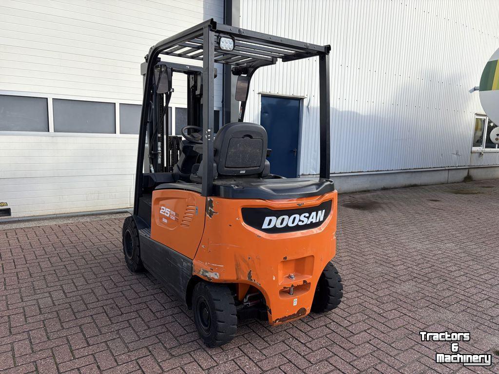 Chariot élévateur Doosan B25X-7