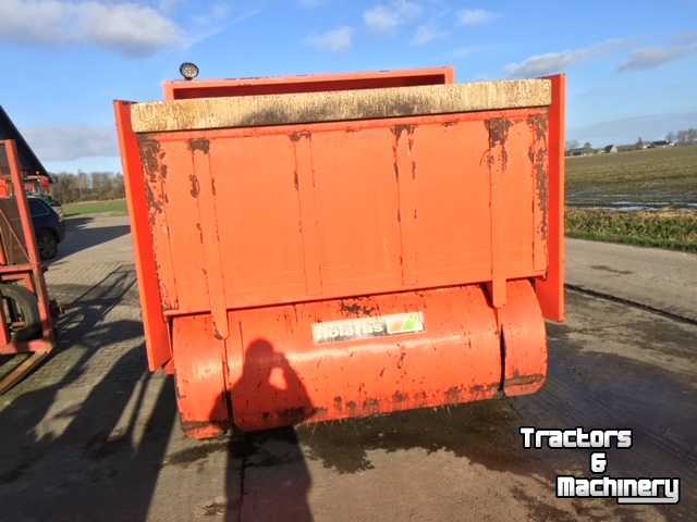 Distributeur de fourrage en bloc Holaras RABBIT 5000