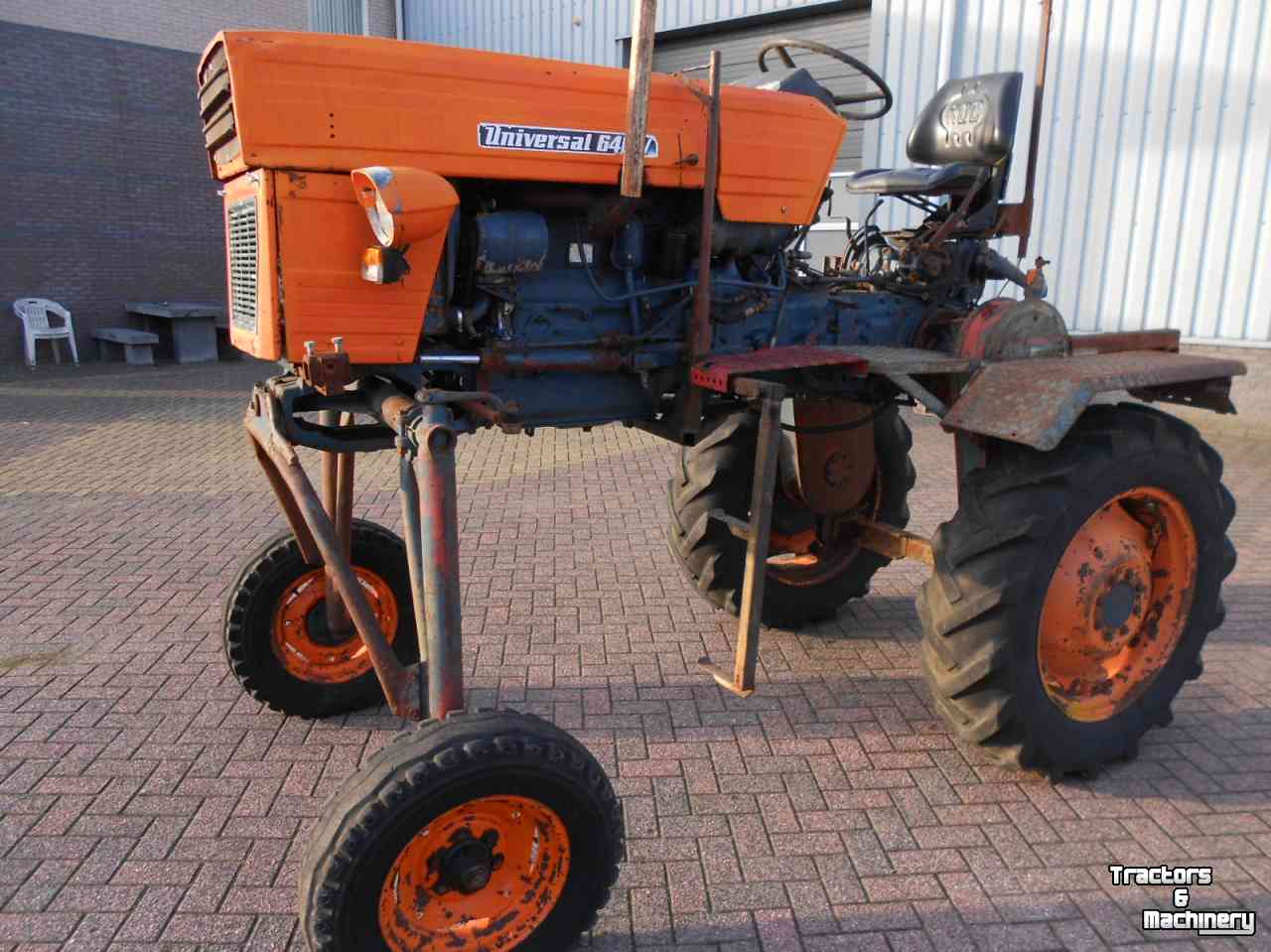 Tracteur Universal 640
