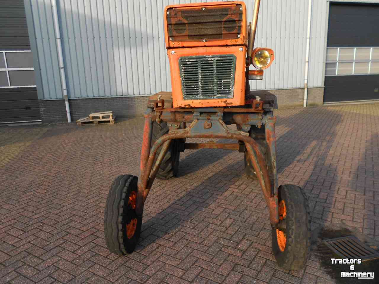 Tracteur Universal 640