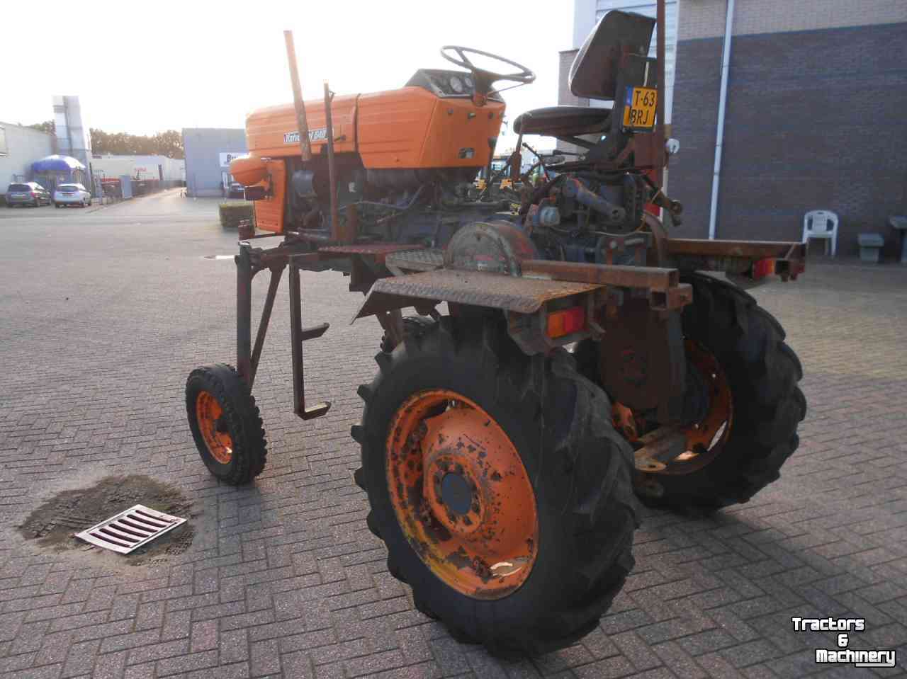 Tracteur Universal 640