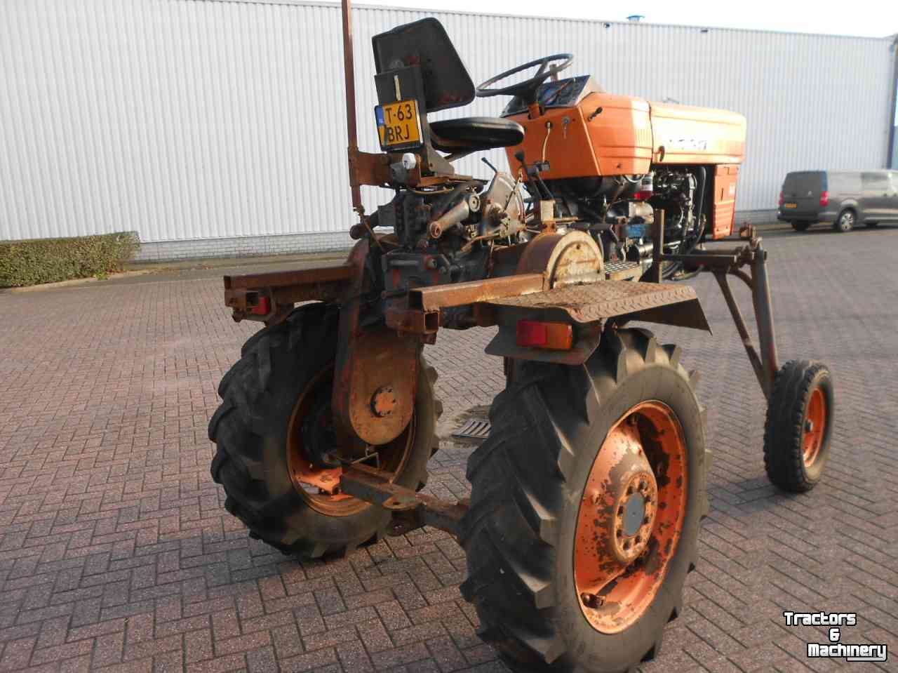 Tracteur Universal 640