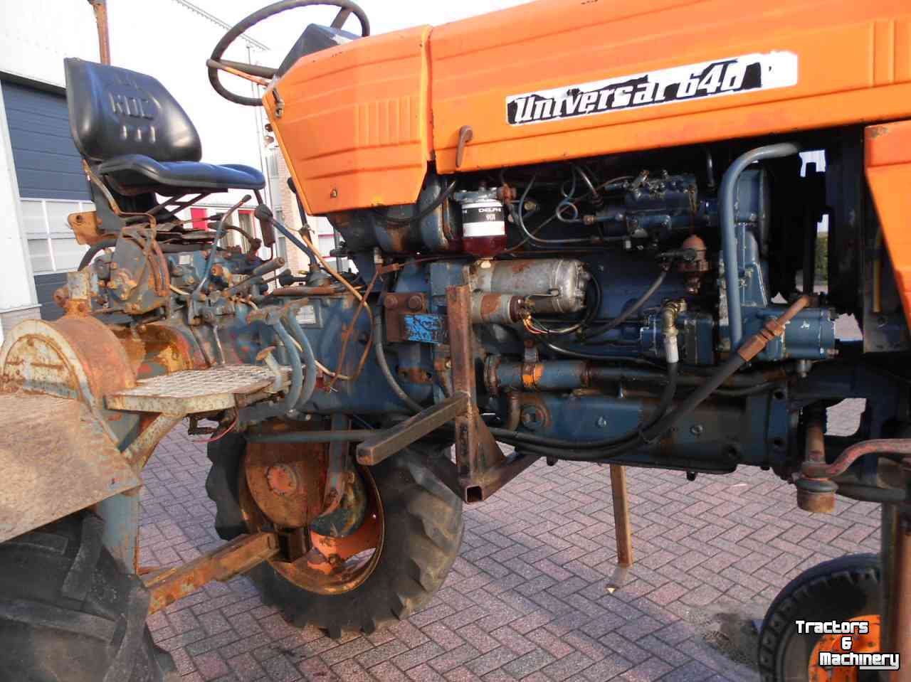 Tracteur Universal 640