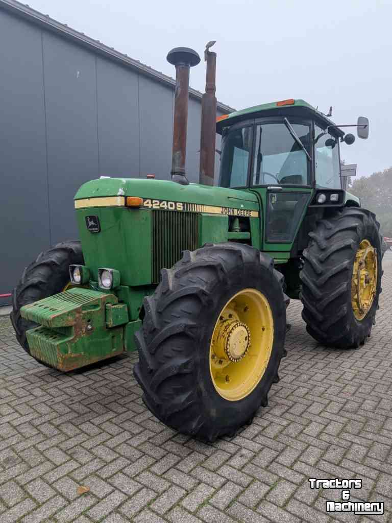 Tracteur John Deere 4240 S