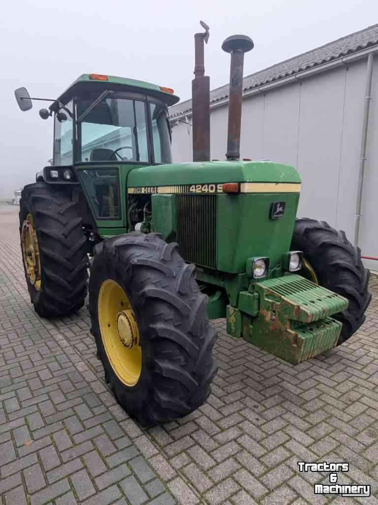 Tracteur John Deere 4240 S