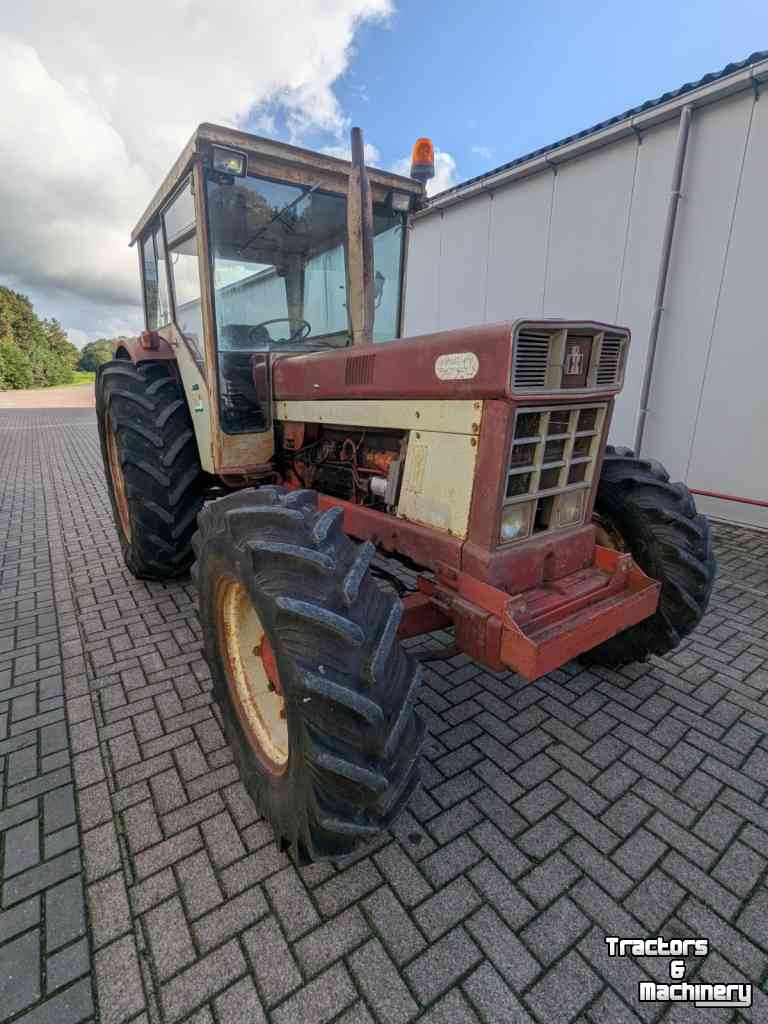 Tracteur International 946