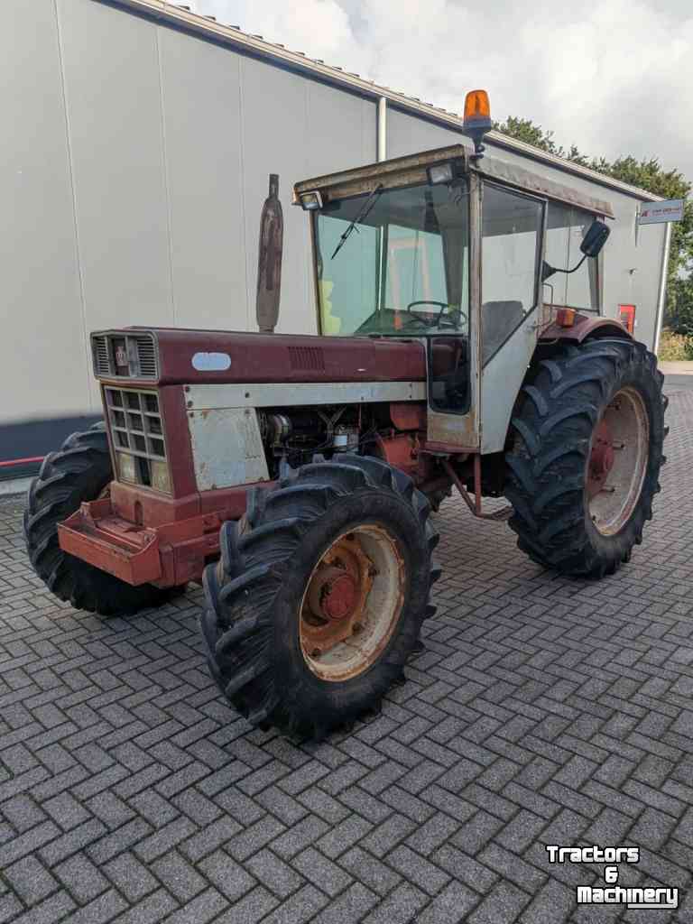Tracteur International 946