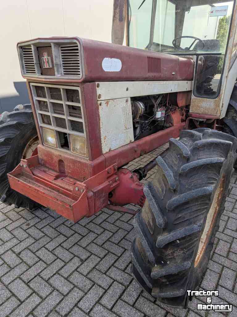 Tracteur International 946