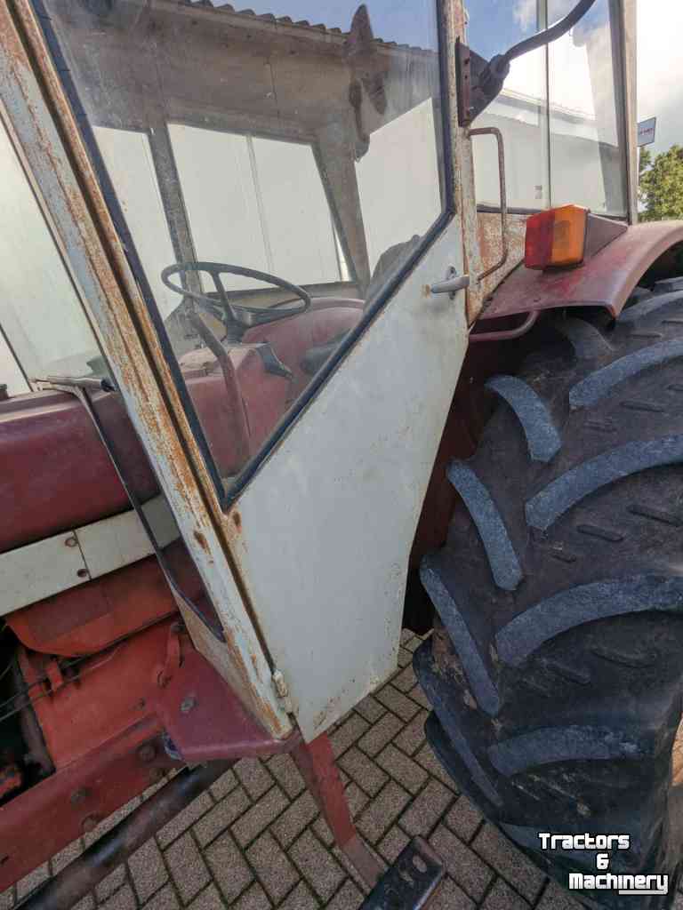 Tracteur International 946