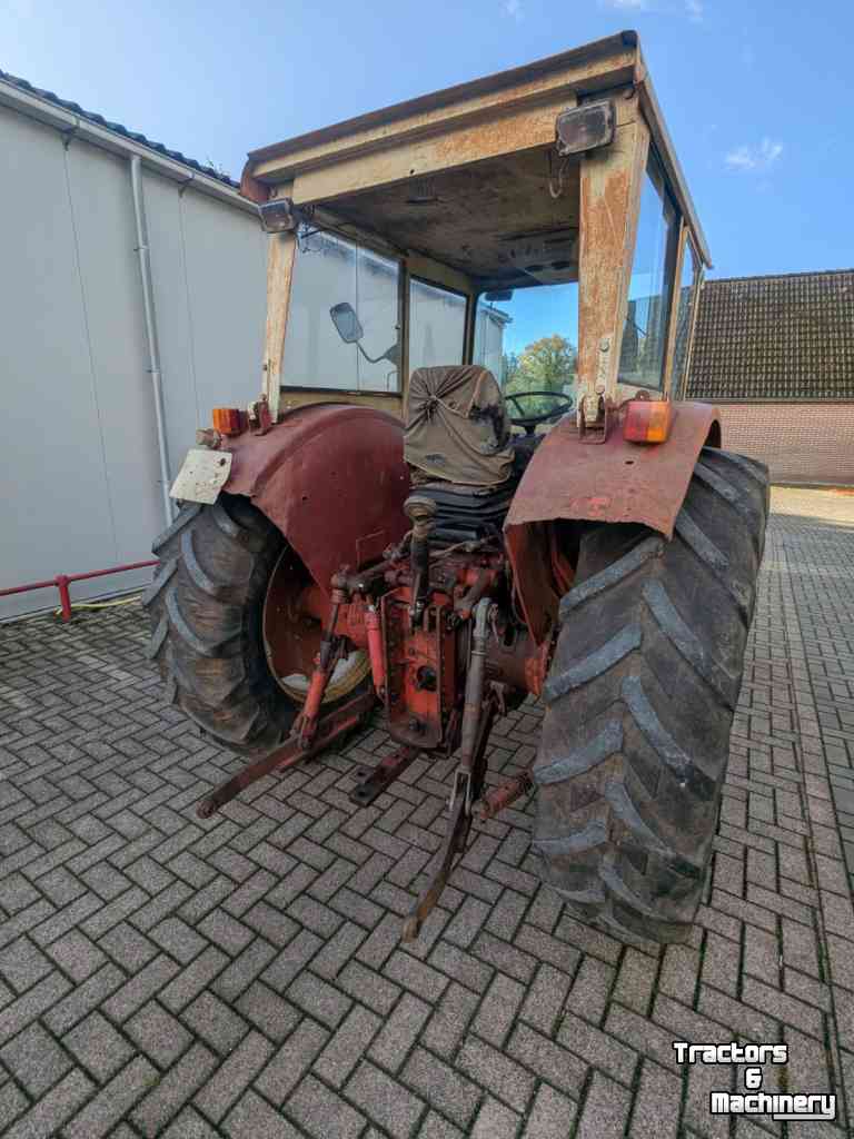 Tracteur International 946