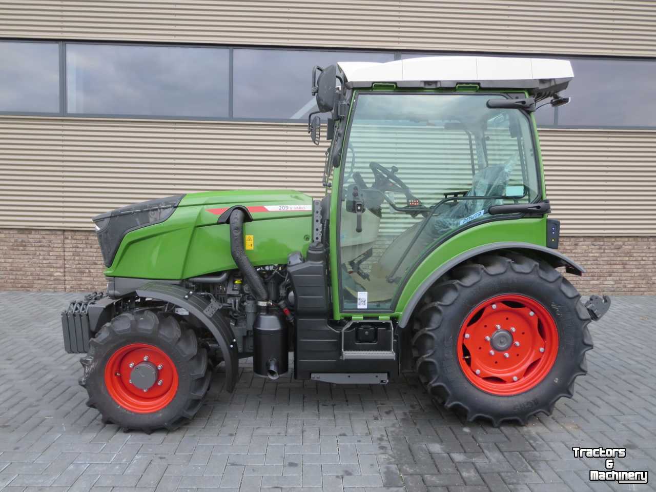 Tracteur pour vignes et vergers Fendt 209va vario gen3  210-211