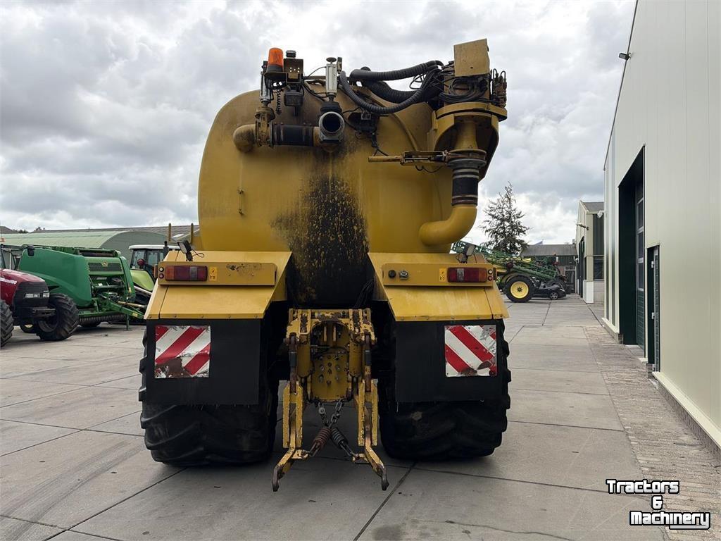 Epandeur de fumier Challenger Terragator TG8133