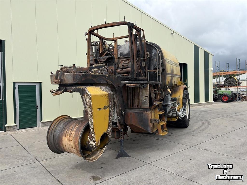 Epandeur de fumier Challenger Terragator TG8133