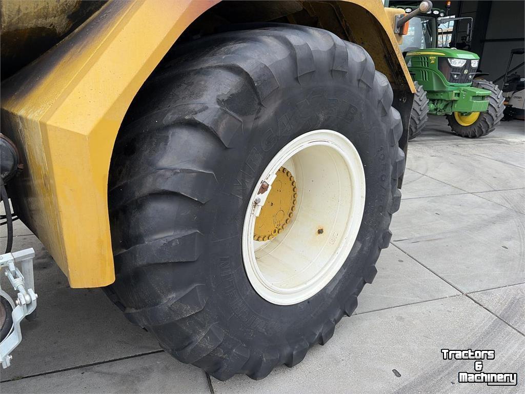 Epandeur de fumier Challenger Terragator TG8133