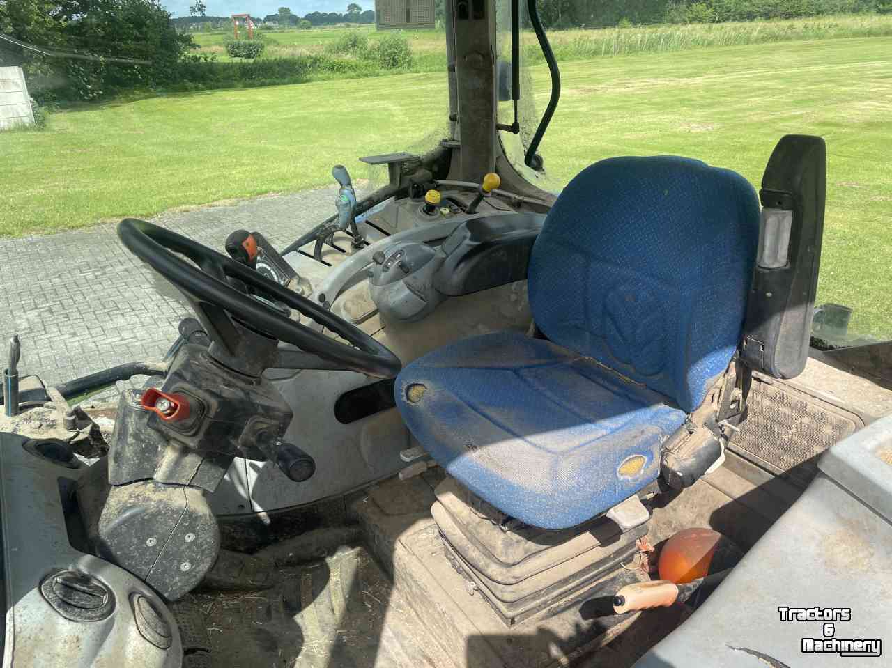 Tracteur New Holland T6030 AIRCO STOLL ROBUST FR.LDR.