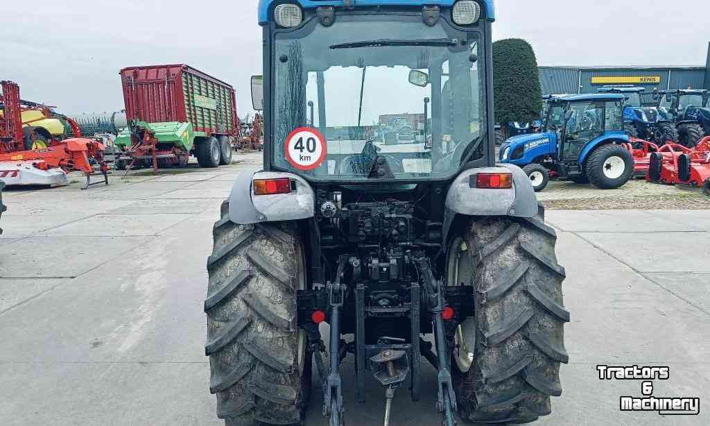 Tracteur pour vignes et vergers New Holland TN 80 F Smalspoor Tractor
