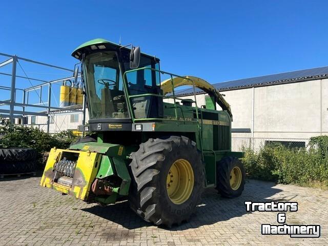 Ensileuse automotrice John Deere 6710