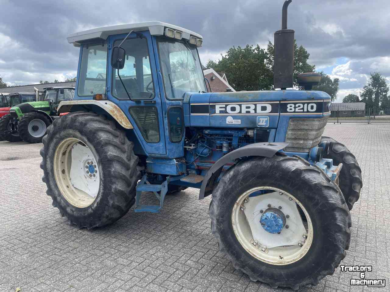Tracteur Ford 8210 II ZF-4WD, Dual Power 16-speed, cab + airco !!